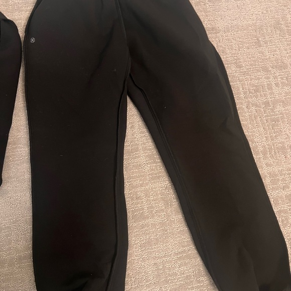 Devon Windsor jogger set - Picture 3 of 3